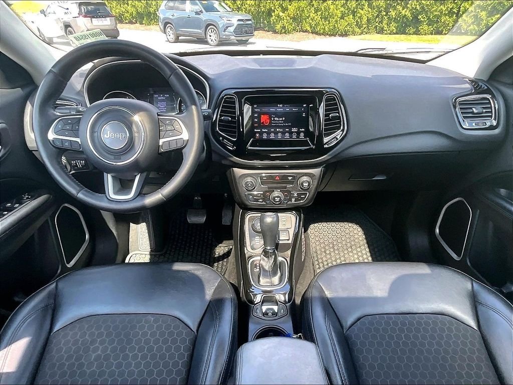 Used 2019 White Jeep Latitude image 21