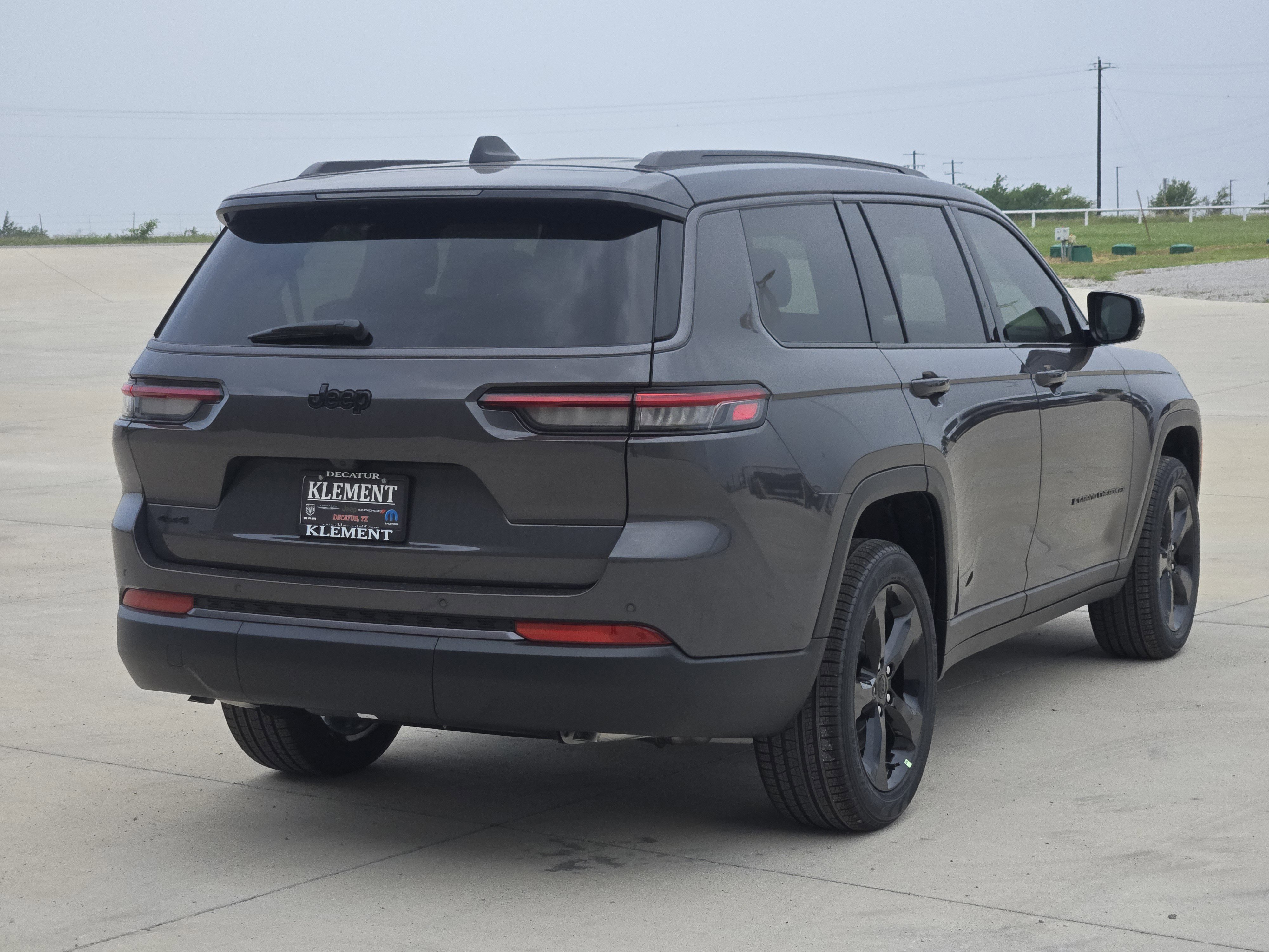 New 2026 Baltic Gray Metallic Clear-Coat Exterior Paint Jeep Limited image 5