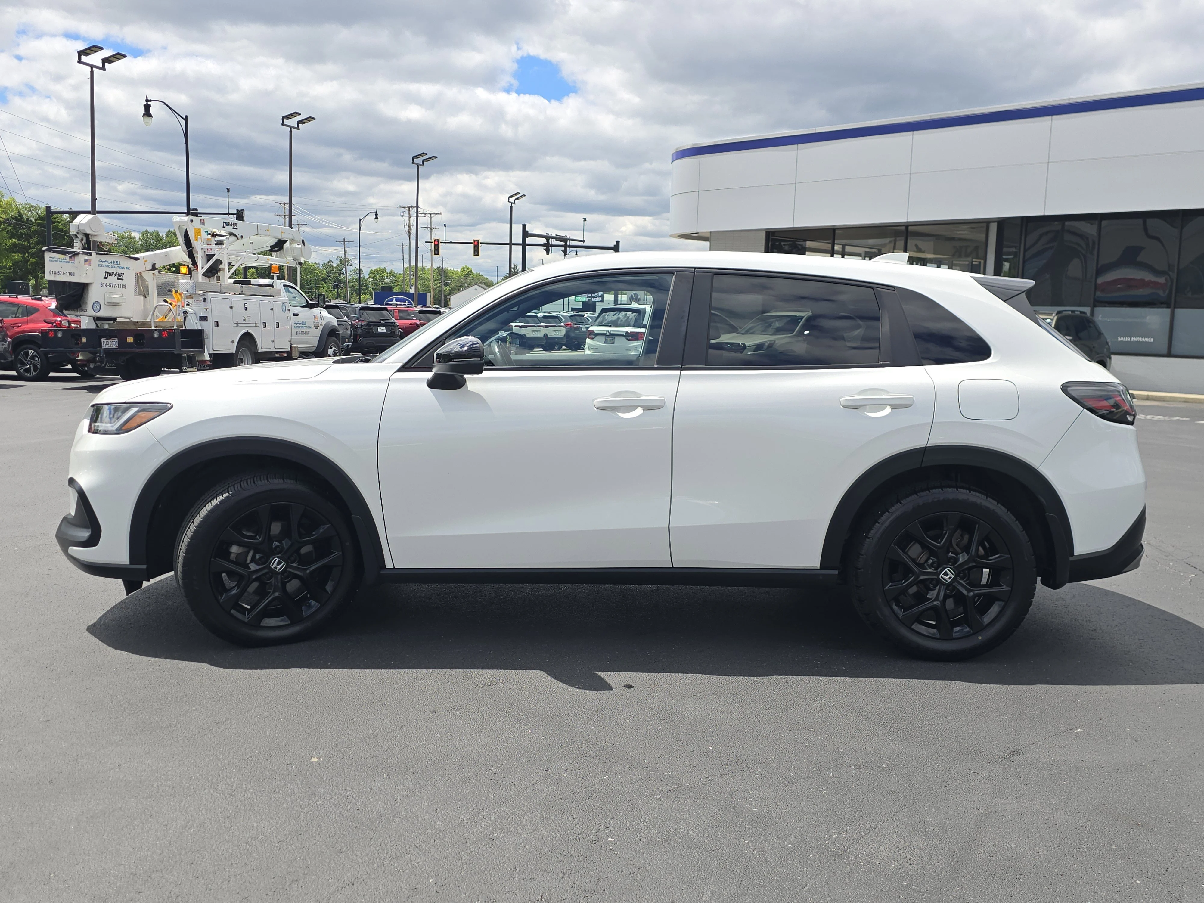 Used 2023 Platinum White Pearl Honda Sport image 4