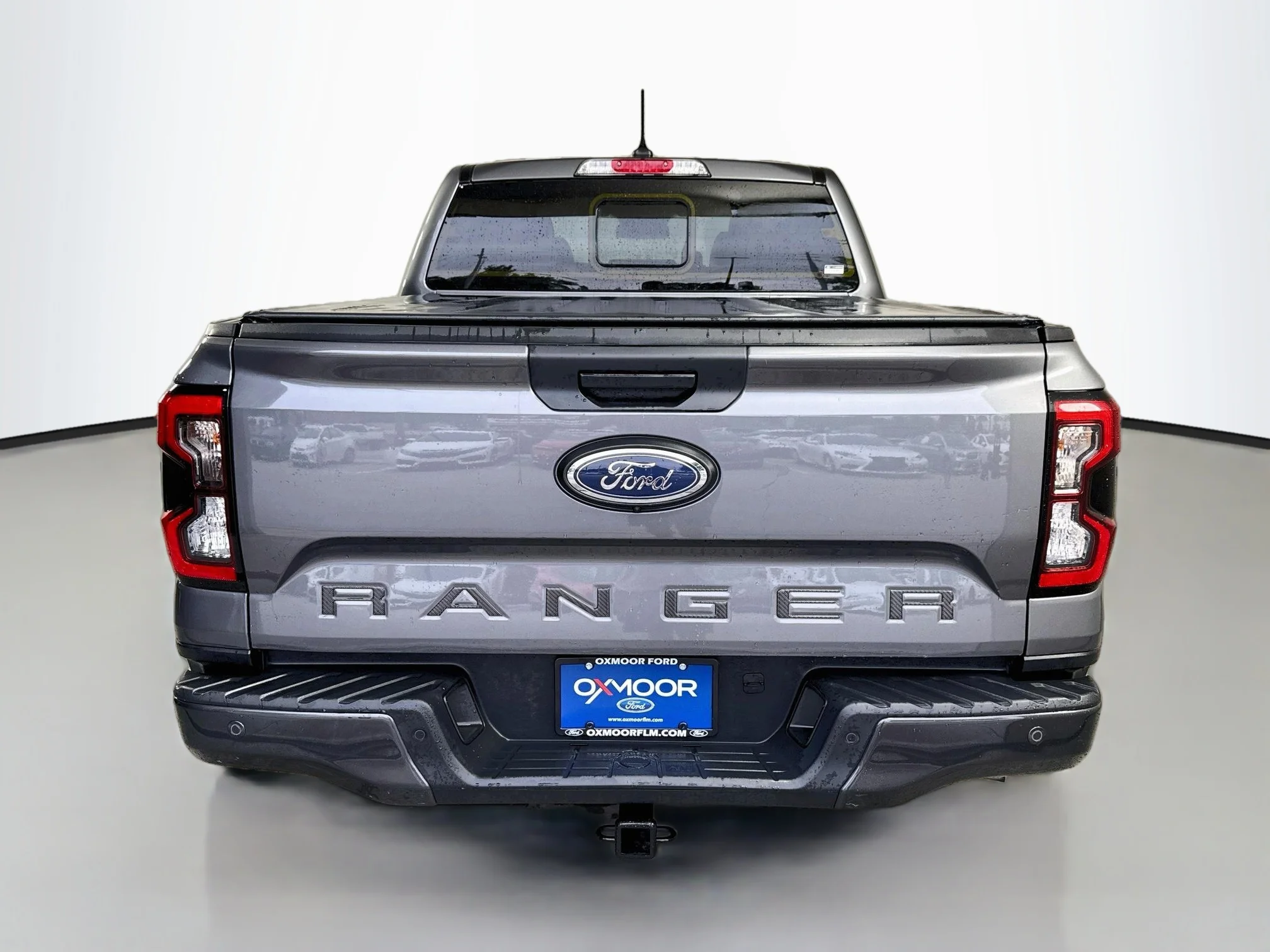 Used 2024 Carbonized Gray Metallic Ford LARIAT image 11