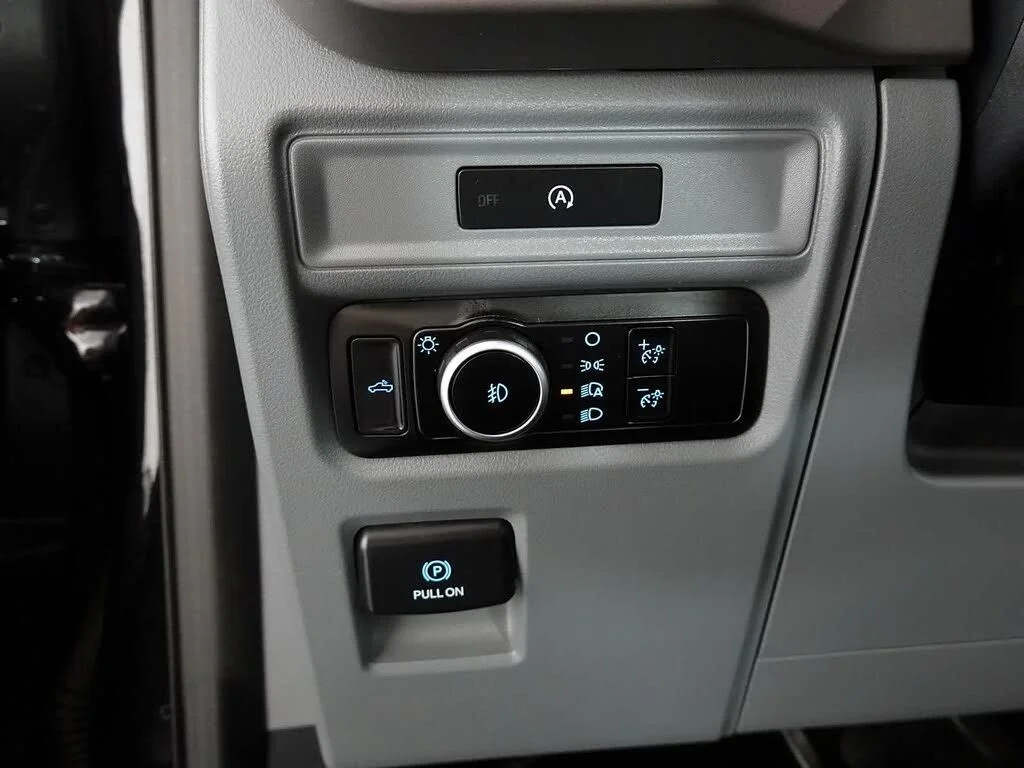 2025 Ford F-150 XLT - Photo 17