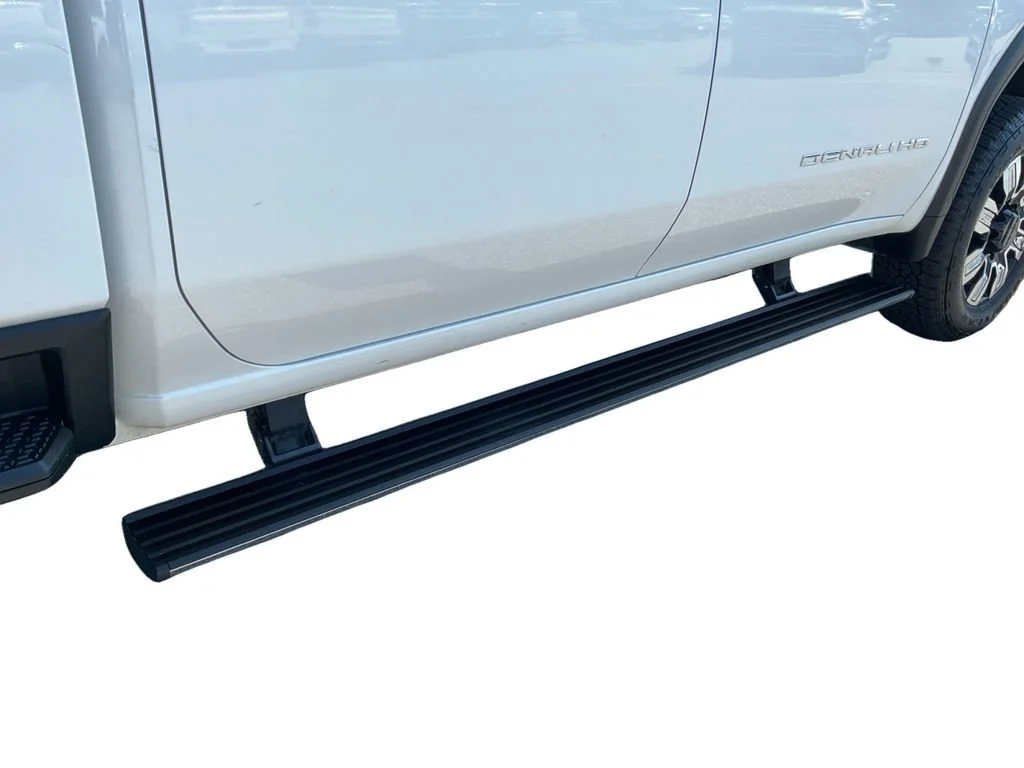 Used 2025 White Frost Tricoat GMC Denali image 16
