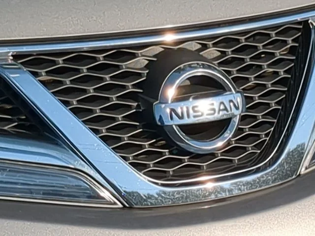 Used 2011 Platinum Graphite Metallic Nissan Base image 5
