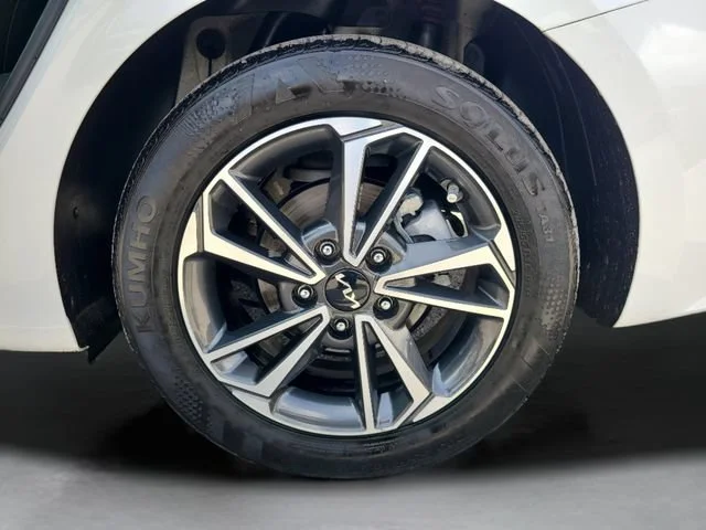 Used 2023 Whiye Kia LXS image 14