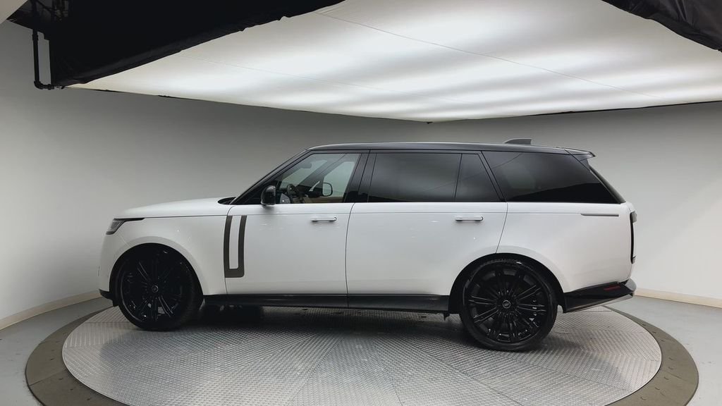 Certified Used 2023 Fuji White Land Rover SE image 5