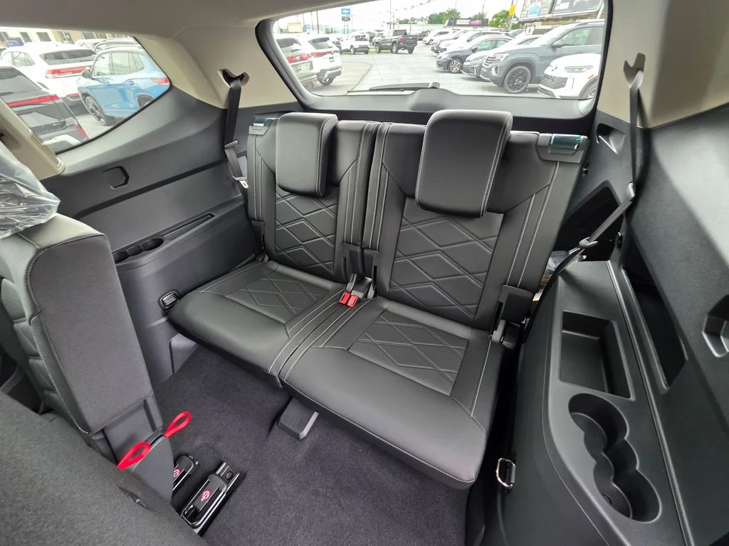 New 2026 Deep Black Pearl Volkswagen 2.0T SE w/Technology image 17