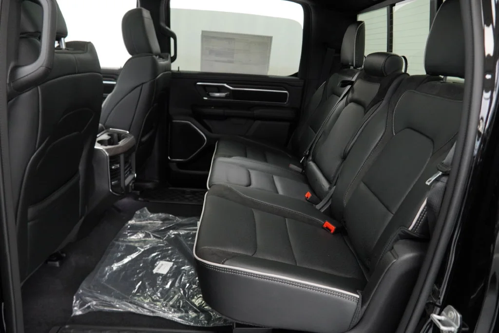 New 2027 Diamond Black Crystal Pearl-Coat Exterior Paint RAM Laramie image 19