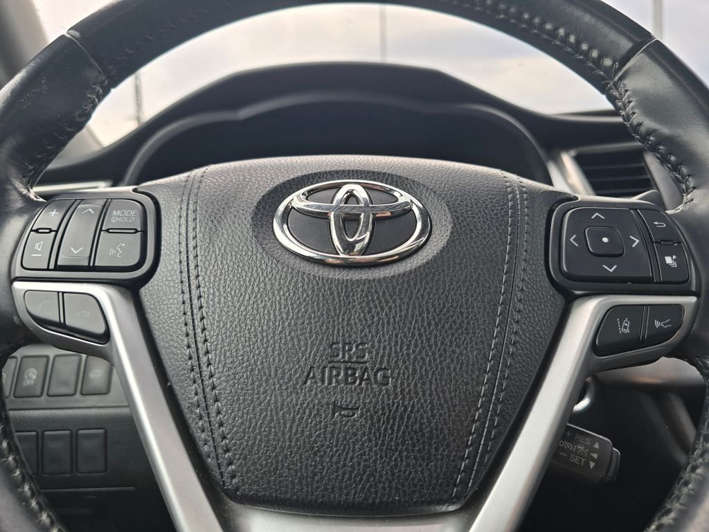 Used 2019 Black Toyota XLE image 26