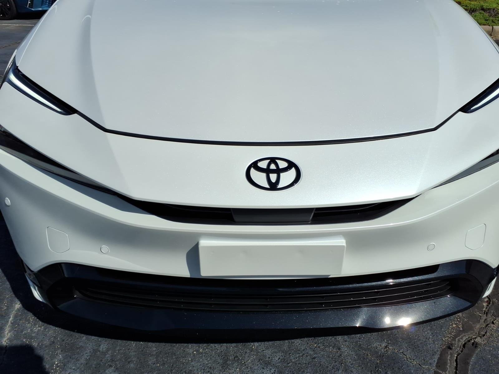 Used 2025 Wind Chill Pearl Toyota Nightshade image 15
