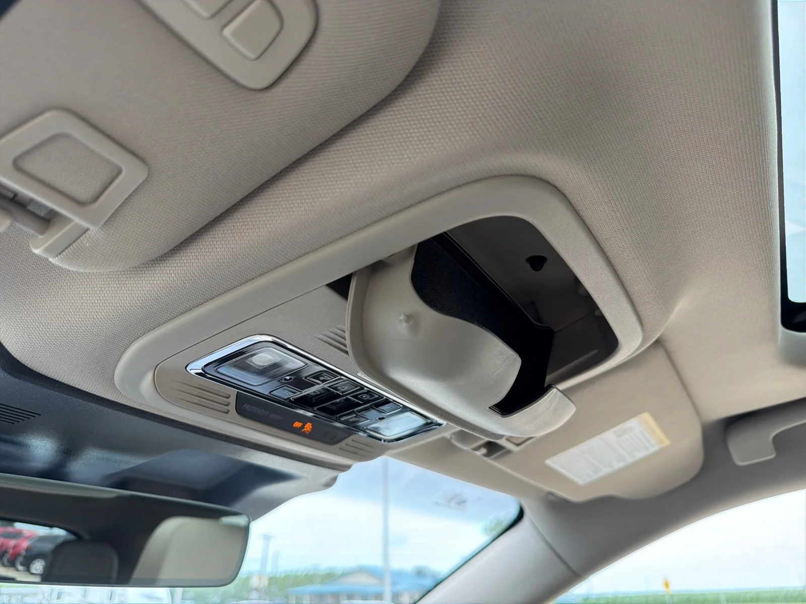 Used 2025 Pristine White Lincoln Grand Touring image 26