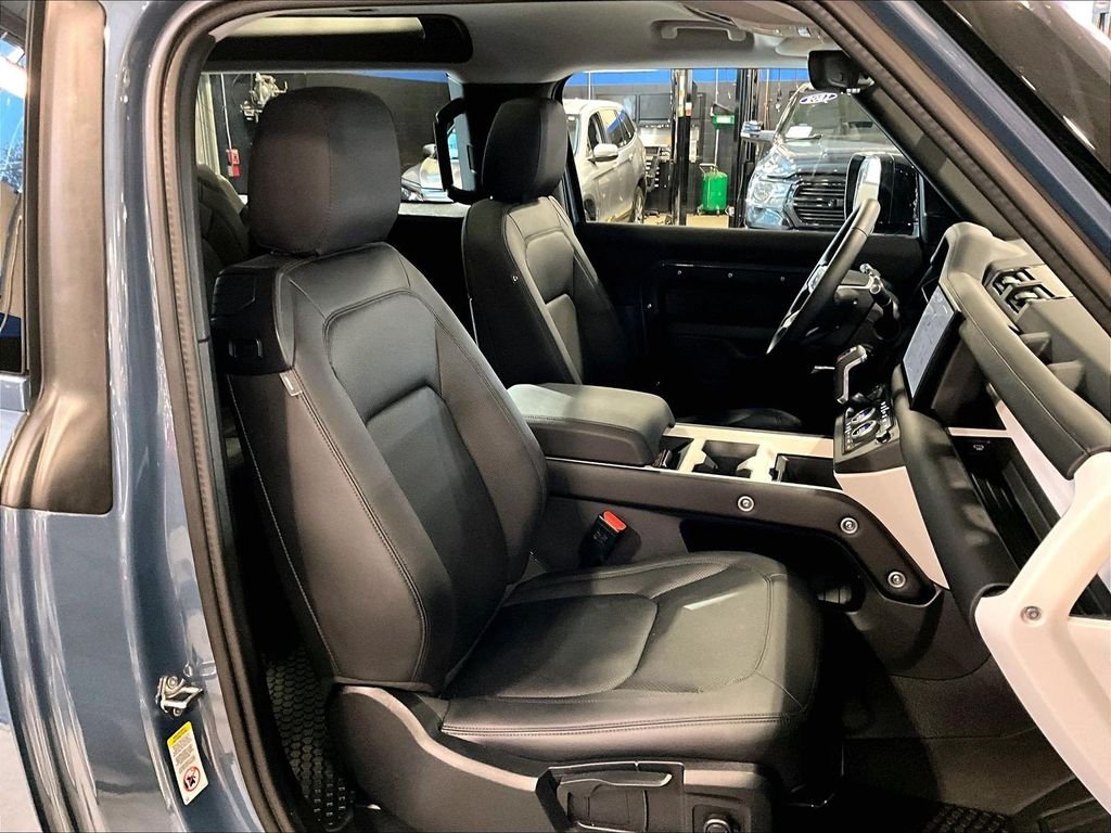 Used 2025 Blue Land Rover S image 11