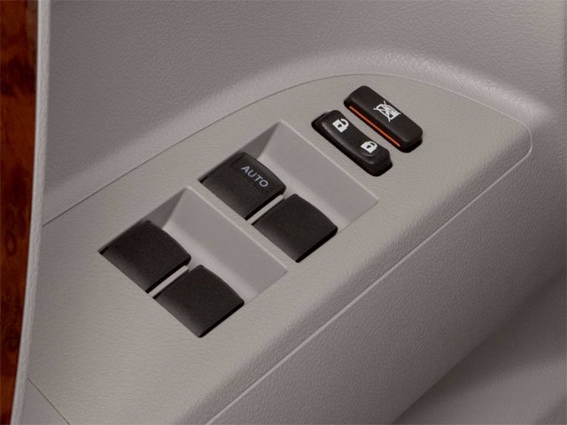 Used 2013  Toyota  image 16