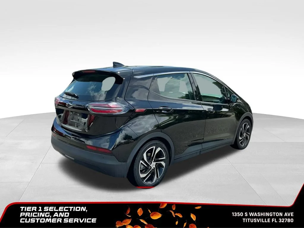Used 2022 MOSAIC BLACK METALLIC Chevrolet 2LT image 7