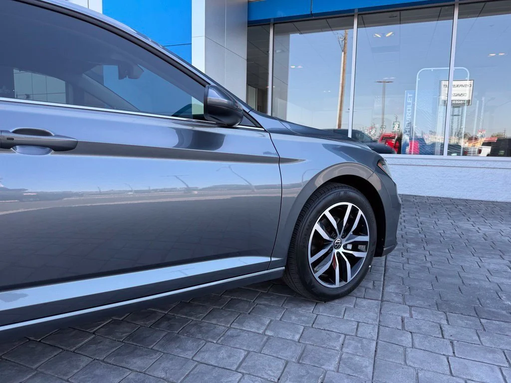 Used 2025 Gray Volkswagen 1.5T SE image 13