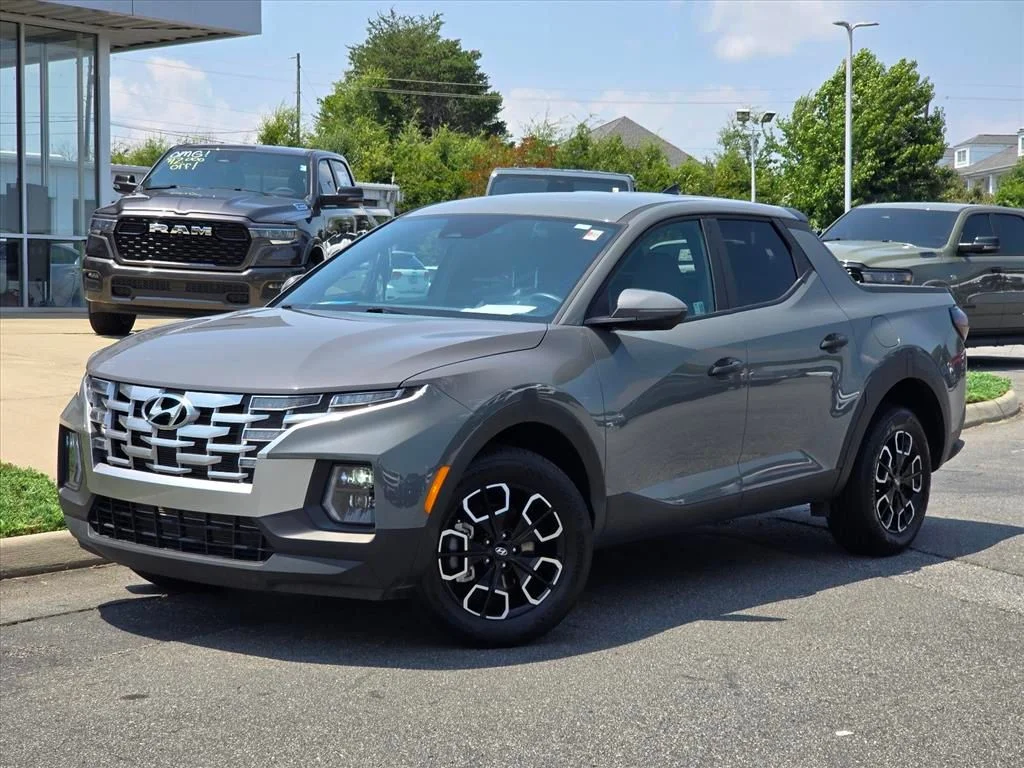 Used 2024 Gray Hyundai SEL image 2