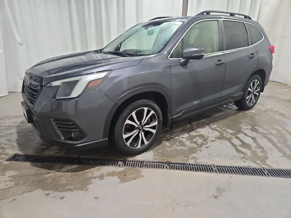 Used 2023 Magnetite Gray Metallic Subaru Limited image 3