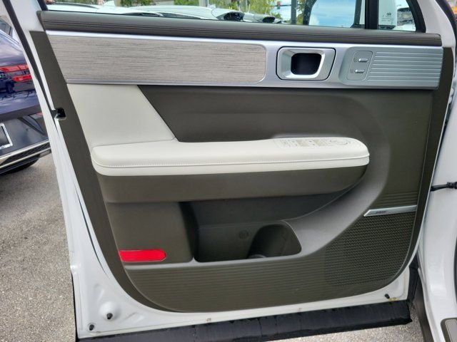 Certified Used 2025 White Hyundai Calligraphy image 18