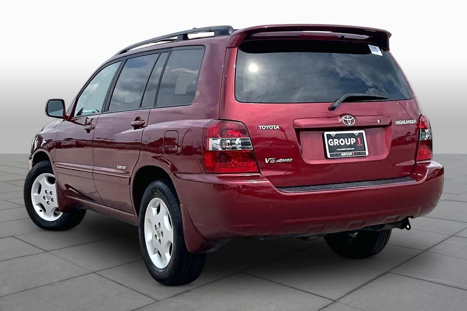 Used 2007 Salsa Red Pearl Toyota Limited w/3rd Row image 11