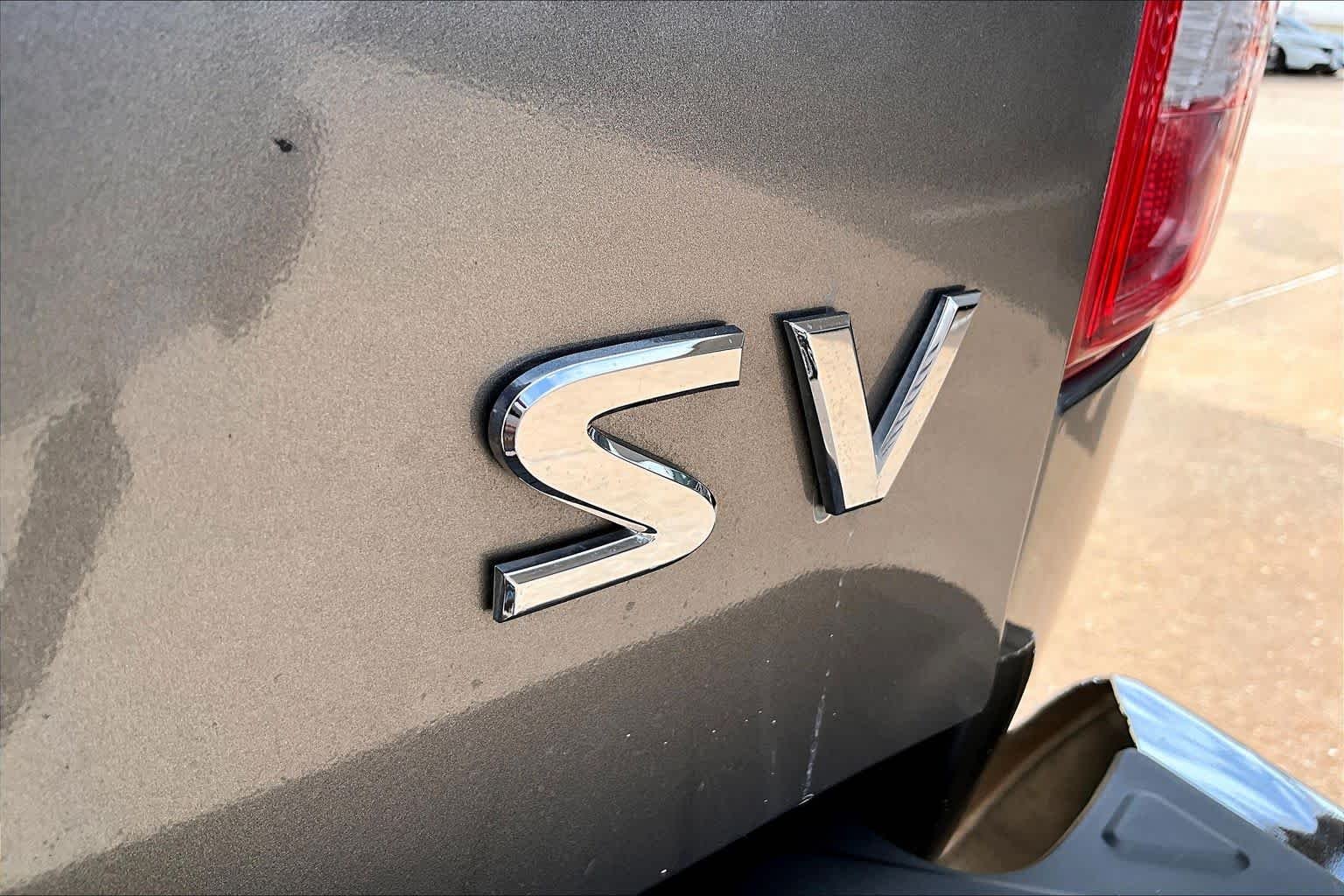 Used 2018 Gun Metallic Nissan SV V6 image 10