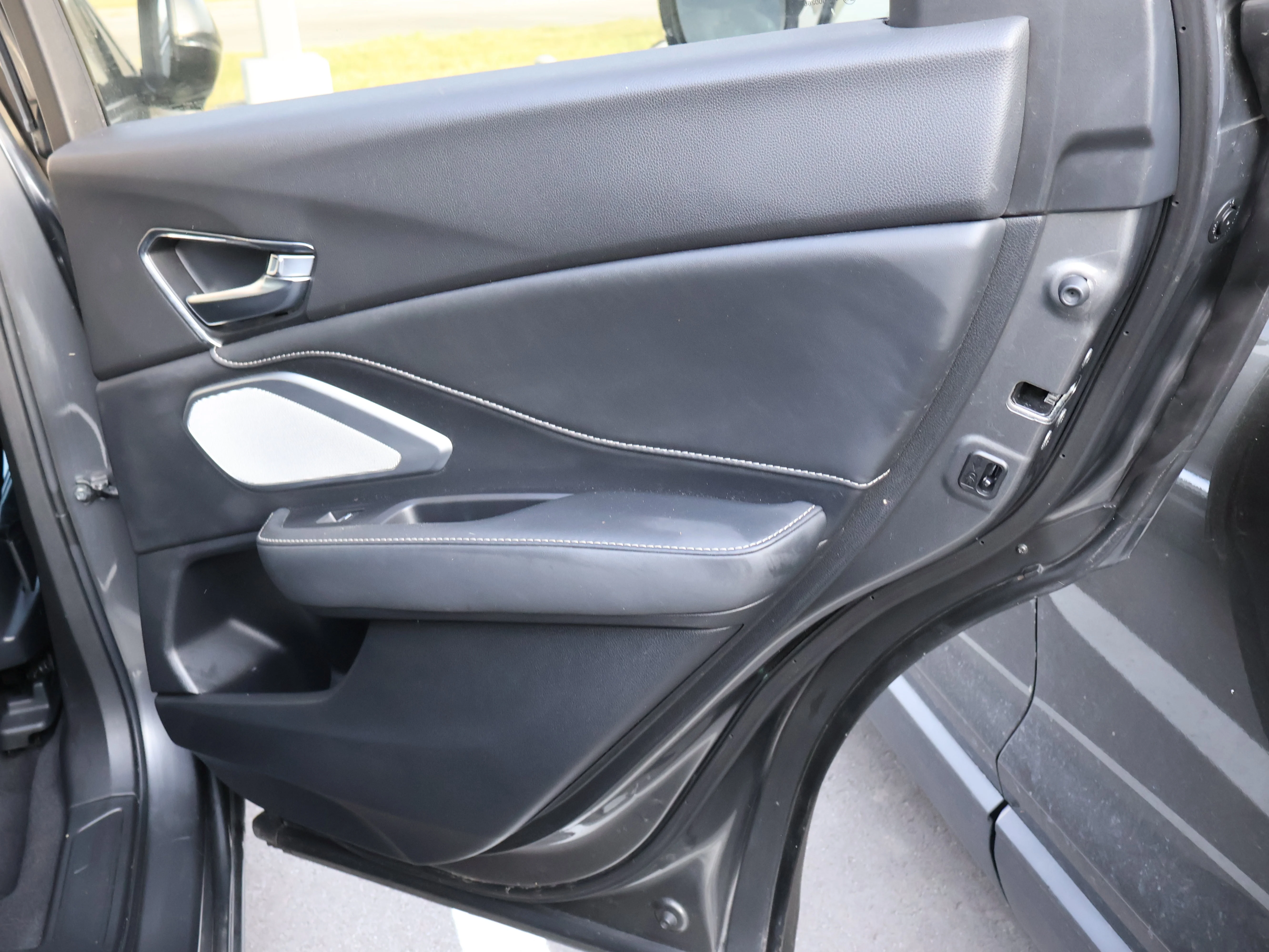 Used 2024 Liquid Carbon Metallic Acura w/Technology Package image 10