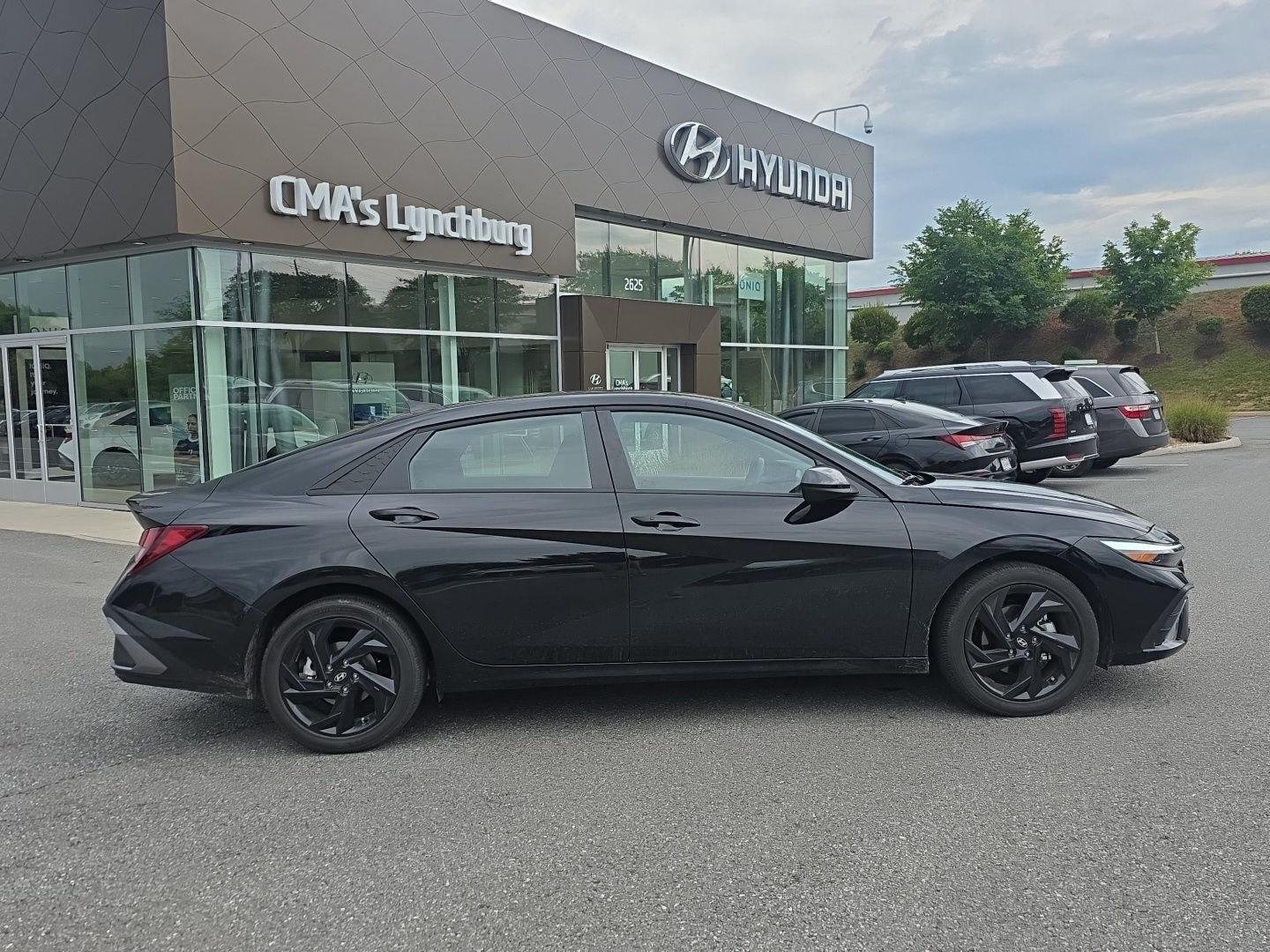 Used 2026 Abyss Black Hyundai SEL Sport image 2