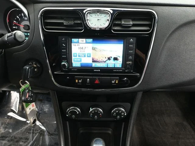 2012 Chrysler 200 Limited - Photo 28