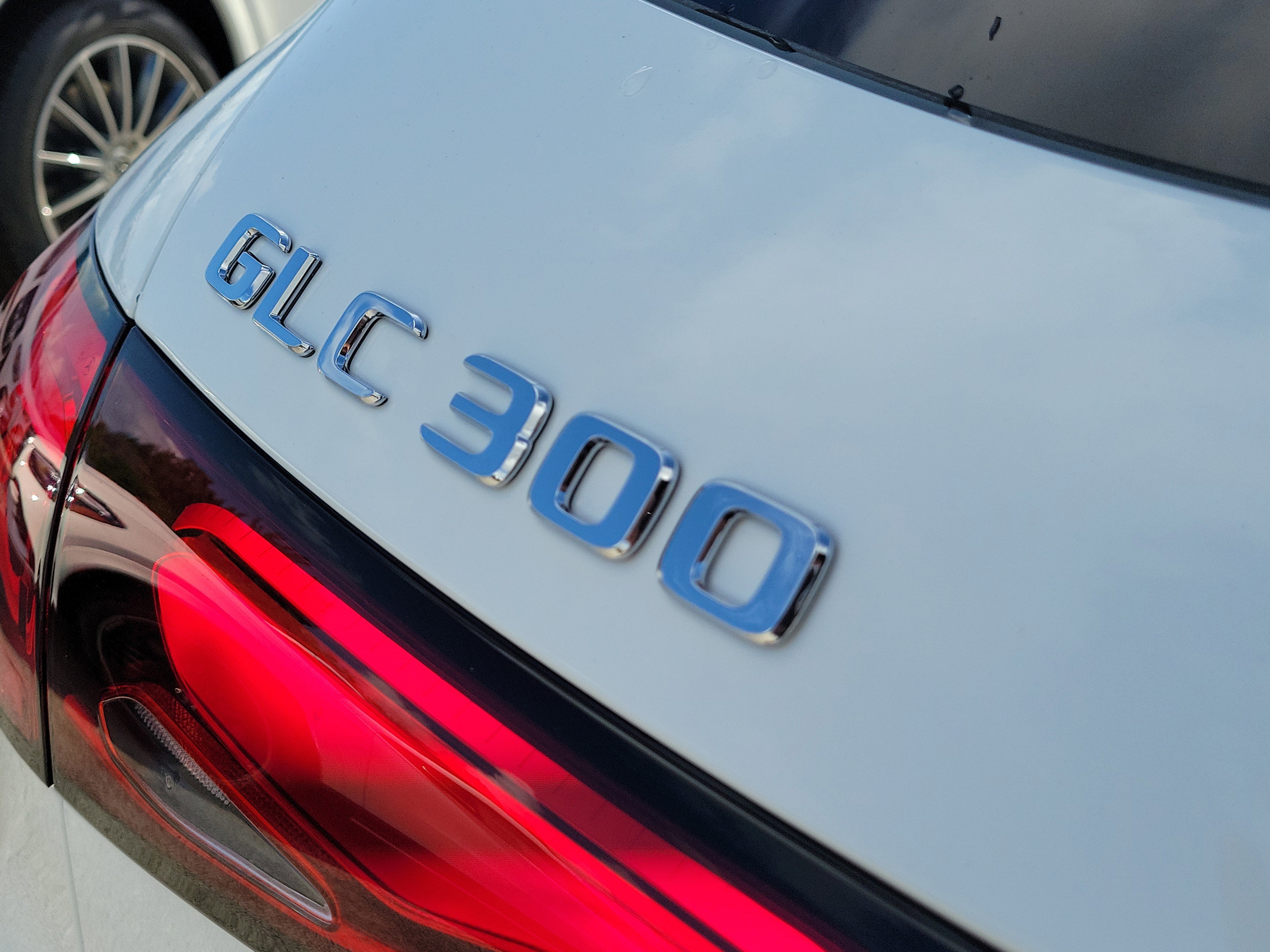 New 2026 Polar White Mercedes-Benz GLC 300 image 8