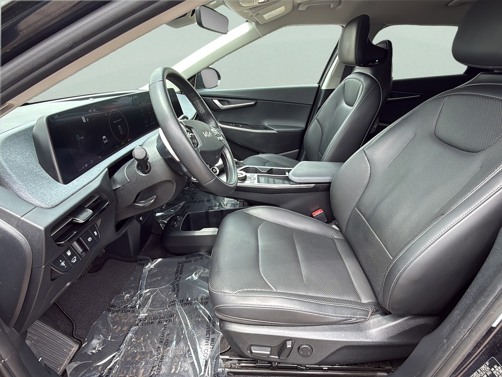 Used 2023 Blue Kia Wind image 9