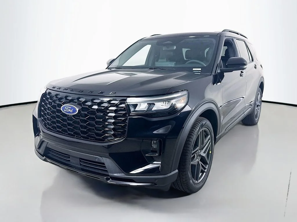 New 2026 Agate Black Metallic Ford ST-Line image 3