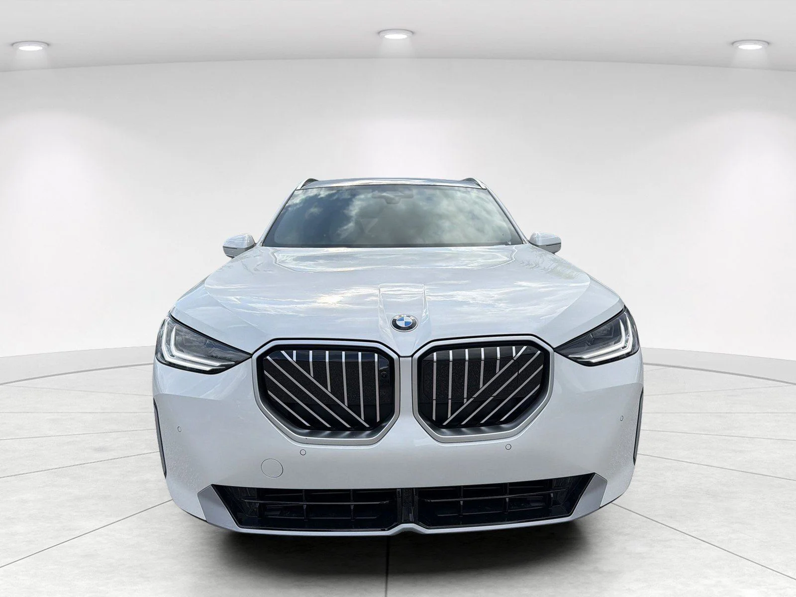 New 2026 Mineral White Metallic BMW 30 xDrive image 2