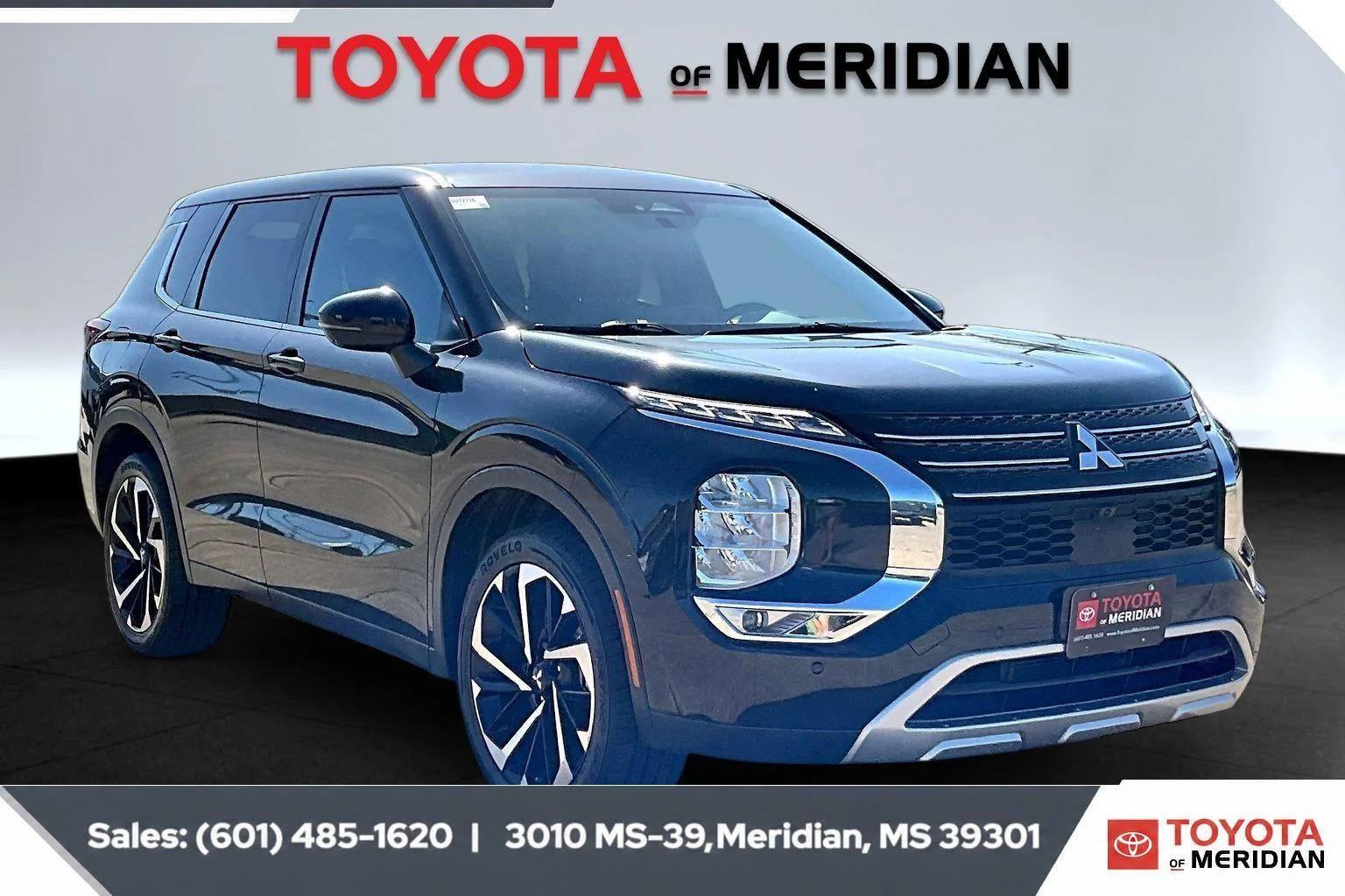 Used 2024 Black Diamond Mitsubishi SE image 1