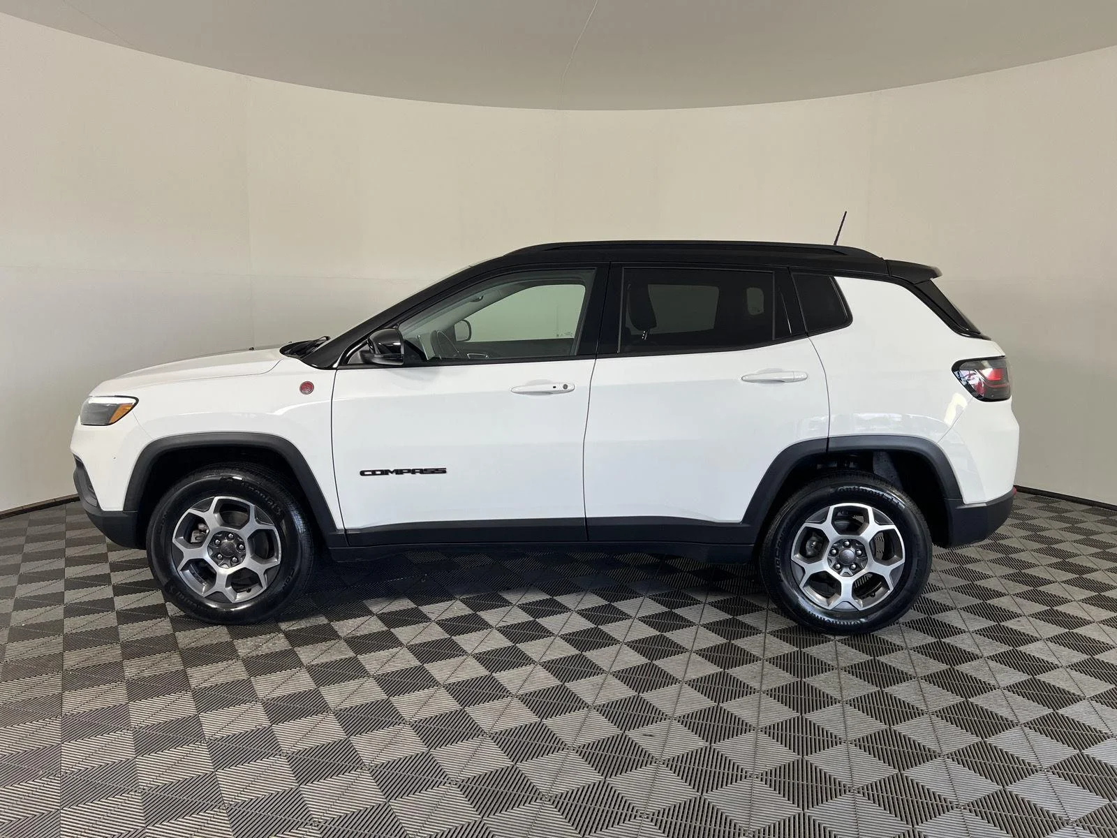 Used 2022  Jeep Trailhawk image 31
