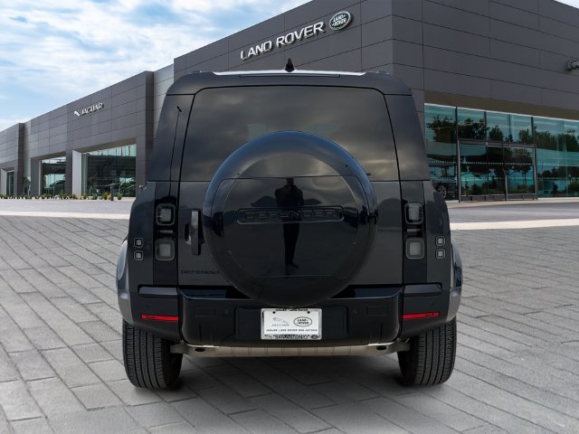 Used 2026 Carpathian Grey Premium Metallic Land Rover S image 4