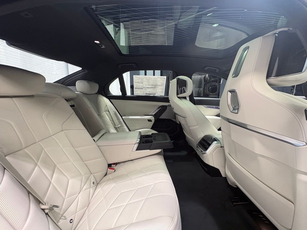Used 2026 Gray BMW 760i xDrive image 22