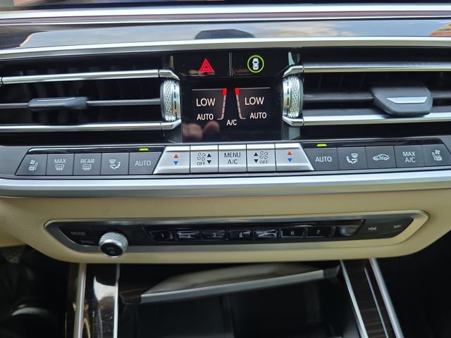 Used 2021 Black BMW xDrive40i image 28