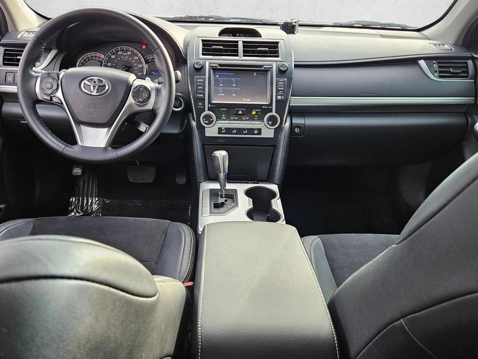 Used 2014 Classic Silver Metallic Toyota SE image 18