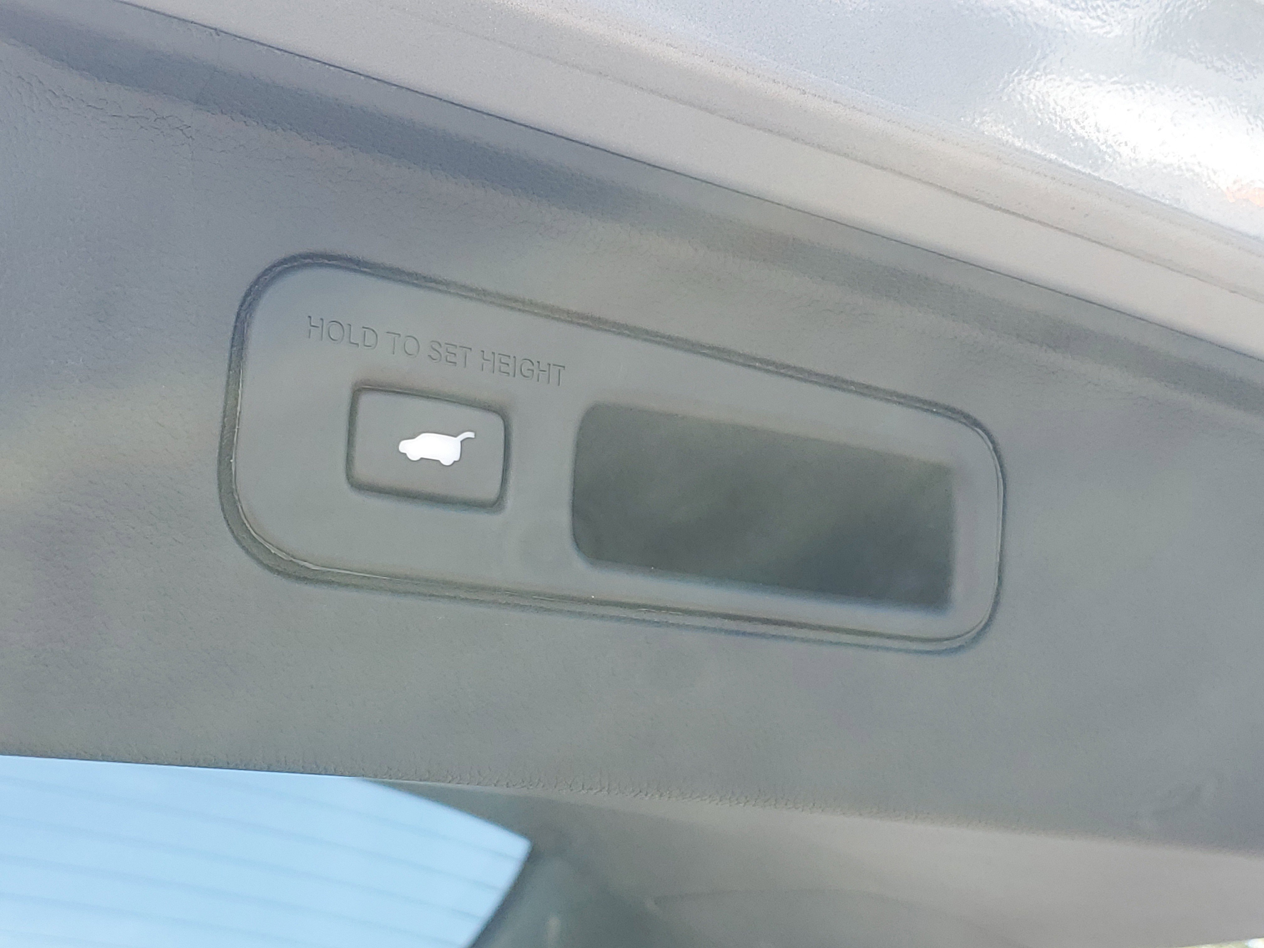 Used 2023 Lunar Silver Metallic Honda Touring image 9