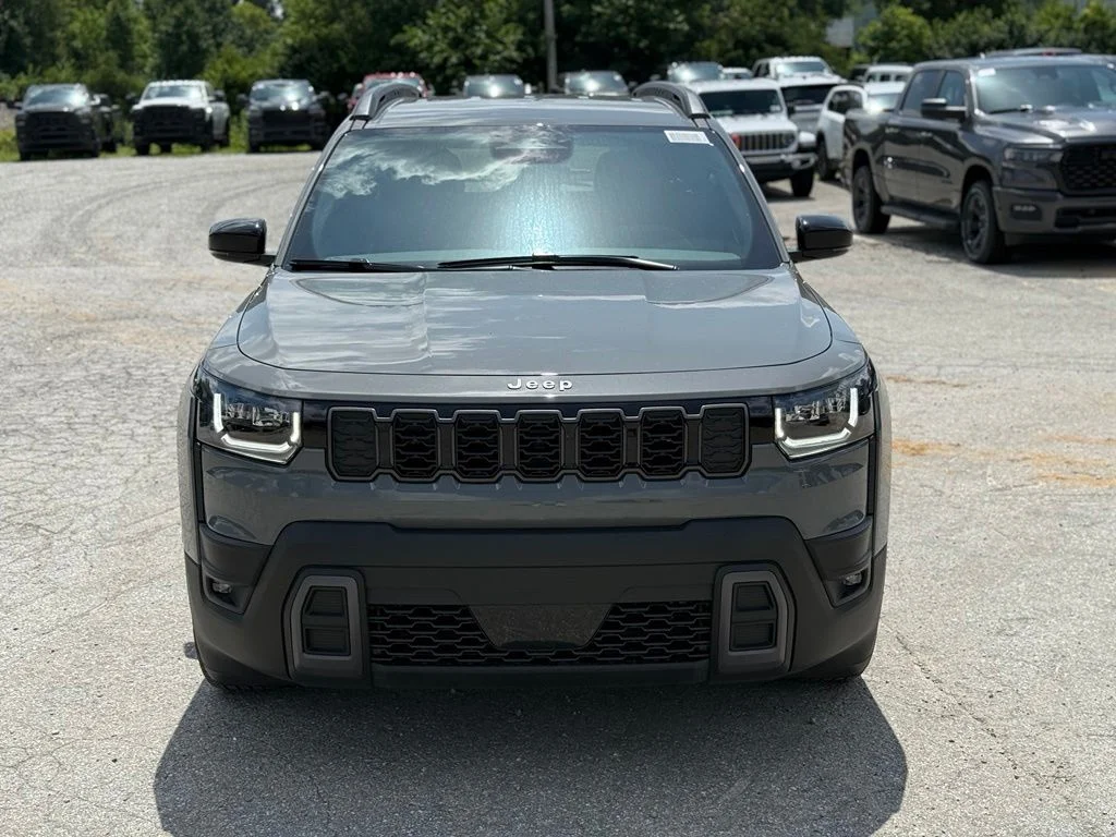 New 2026 Sting-Gray Clear-Coat Exterior Paint Jeep Limited image 3