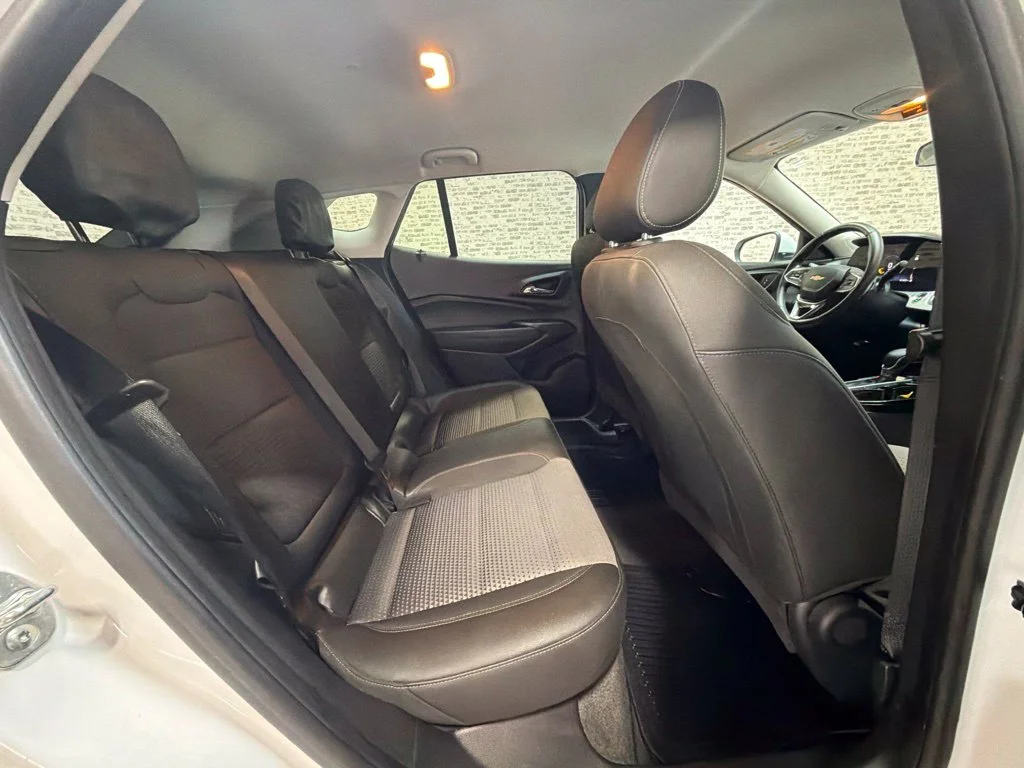 Used 2025 Summit White Chevrolet LT image 14