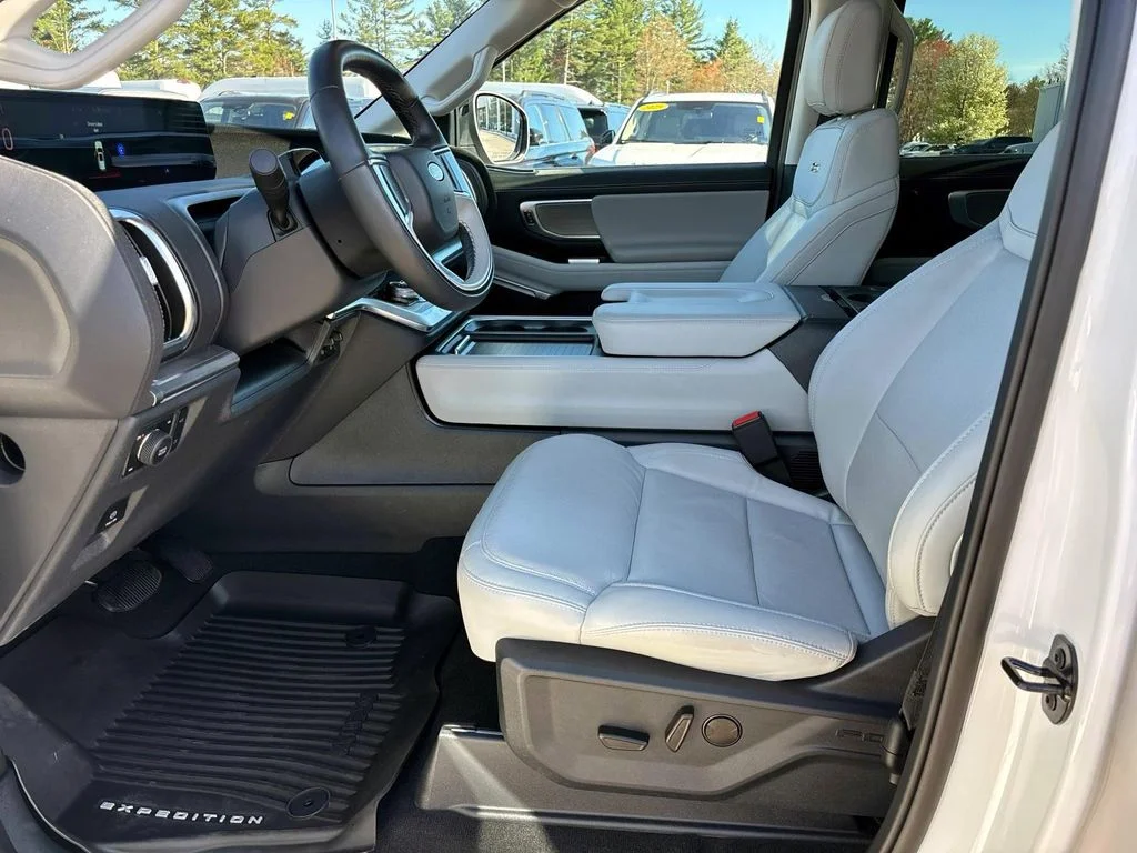 Used 2025 White Ford Platinum image 10