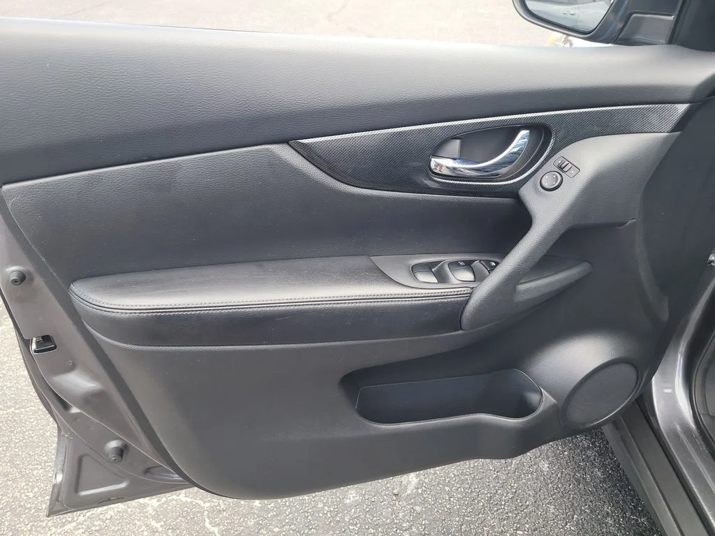 Certified Used 2016 Gray Nissan SL image 14