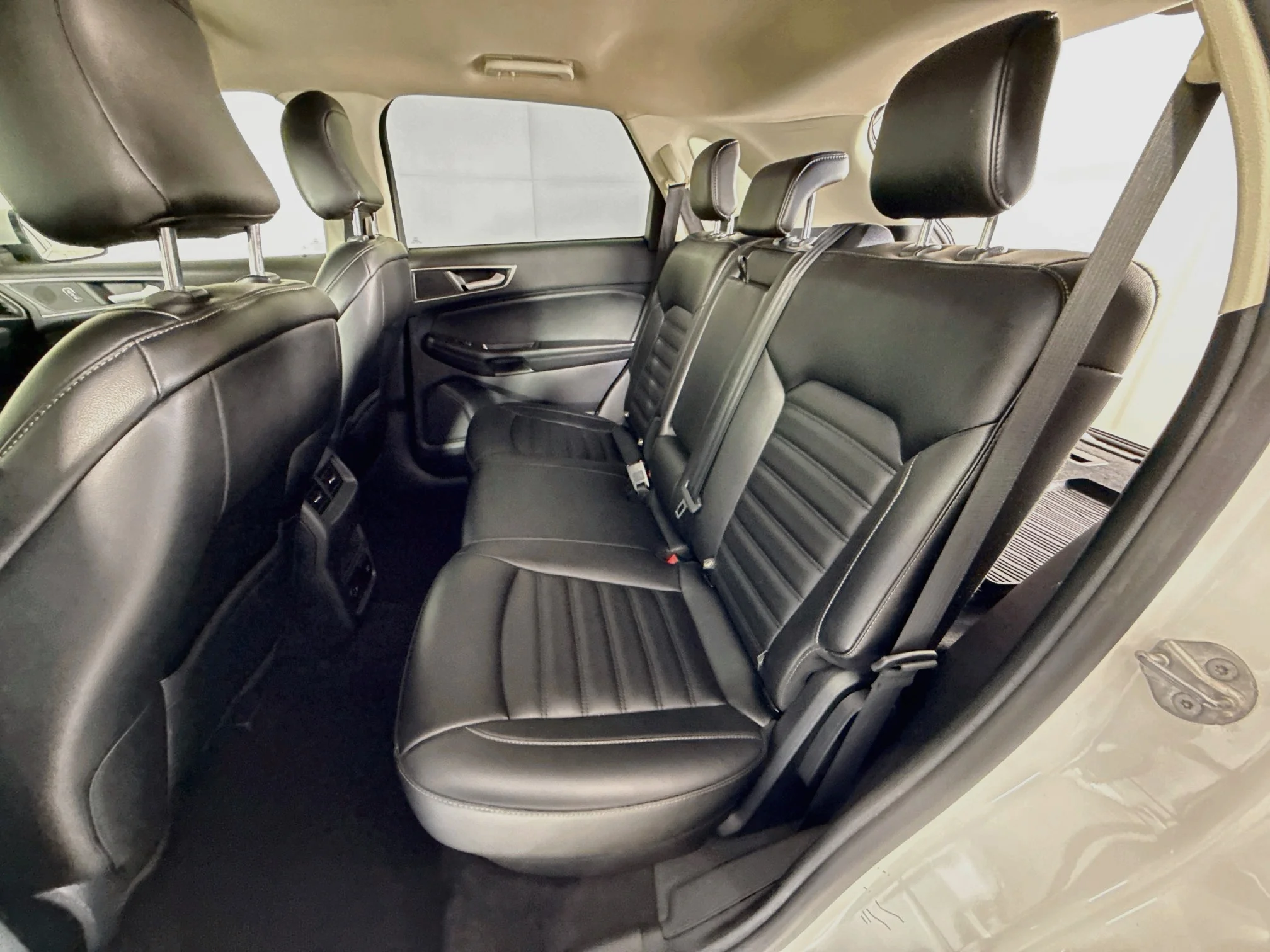 Used 2022 Star White Metallic Tri-Coat Ford SEL image 23