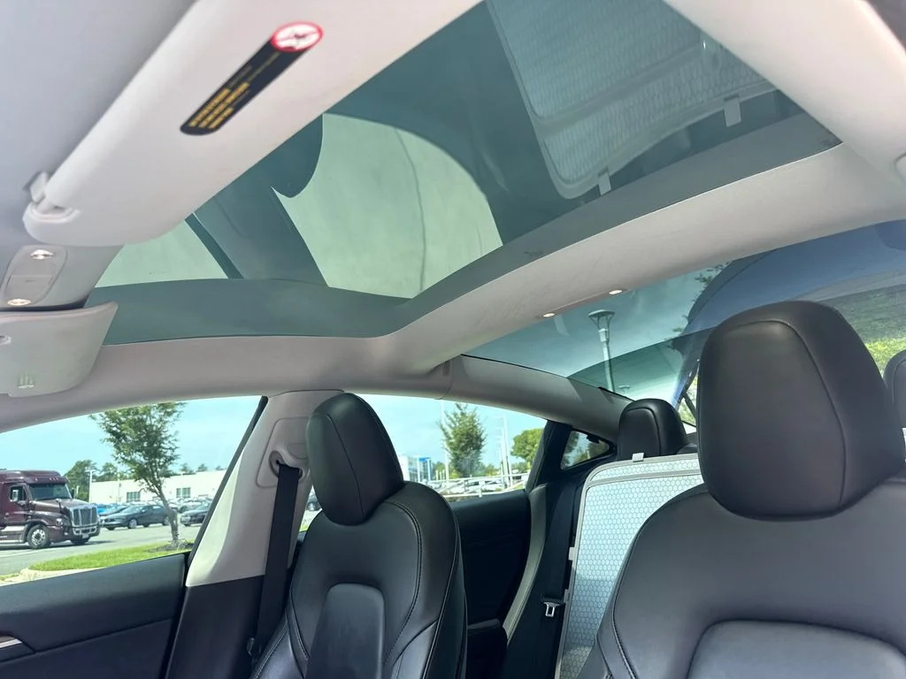 Used 2023 Deep Blue Metallic Tesla Base image 31