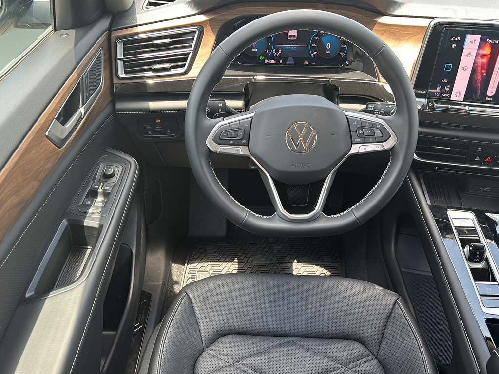 New 2026 Black Volkswagen 2.0T SE w/Technology image 18