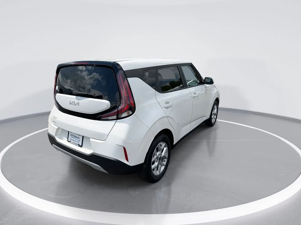 Used 2025 White Kia LX image 8