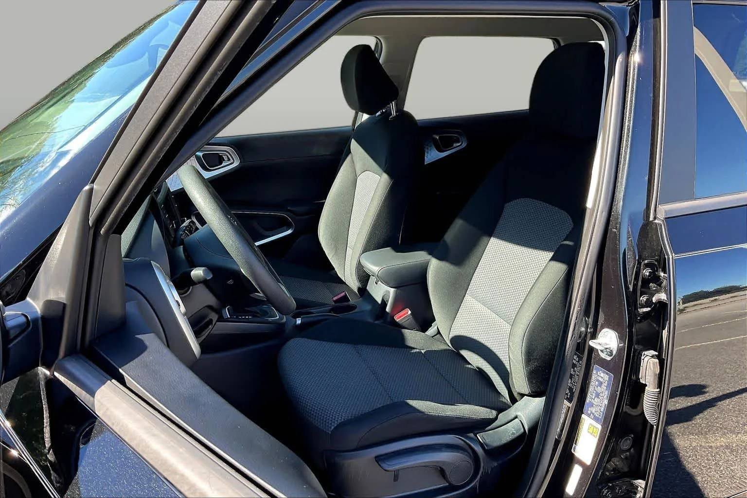 Used 2025 Fusion Black Kia LX image 8