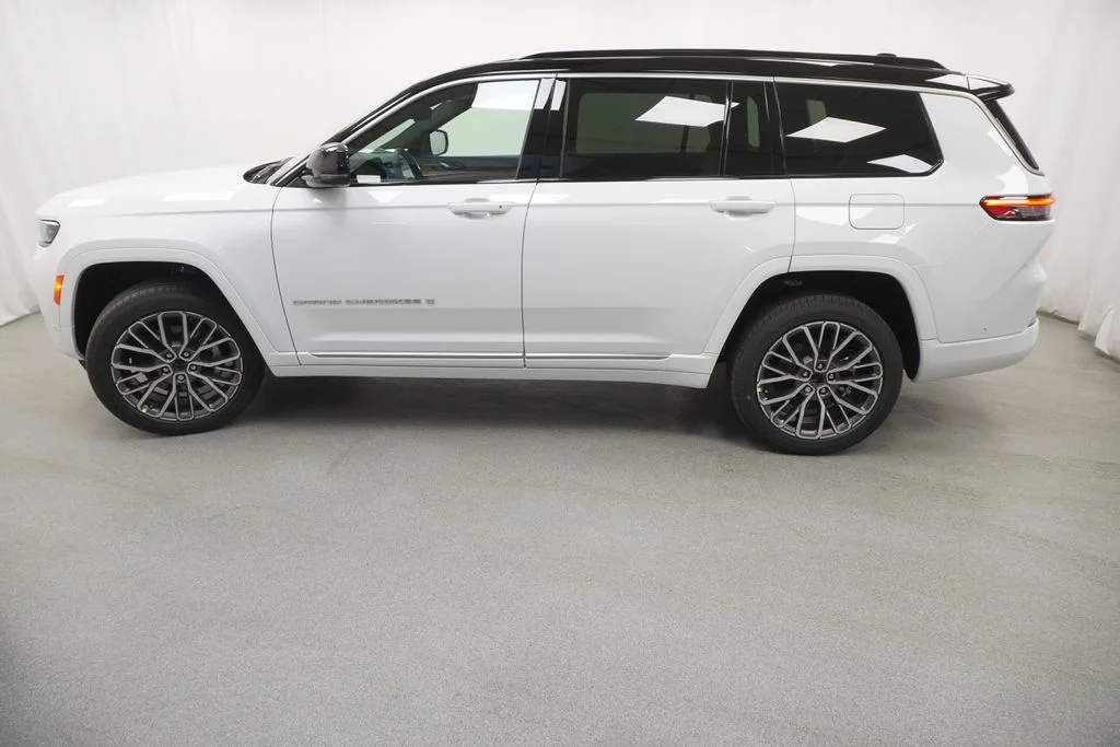 New 2026 Bright White Clear-Coat Exterior Paint Jeep Summit image 14