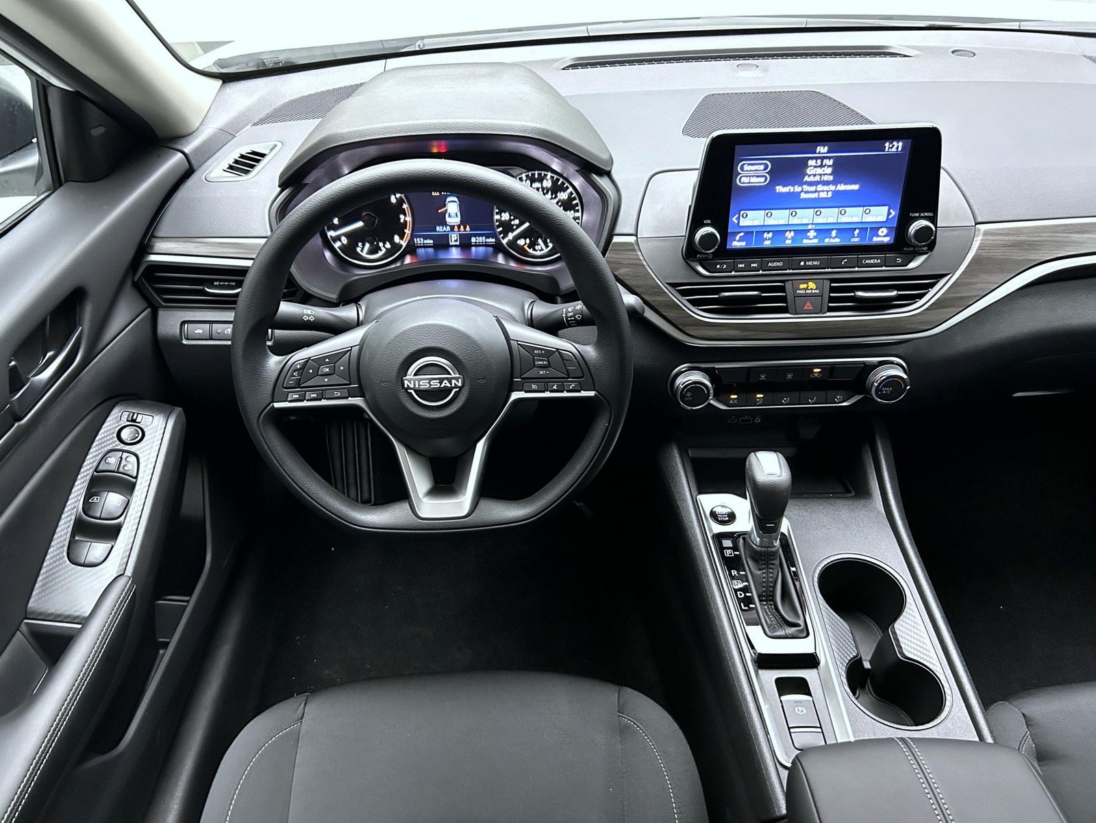 New 2026 Pearl White Nissan 2.5 SV image 15