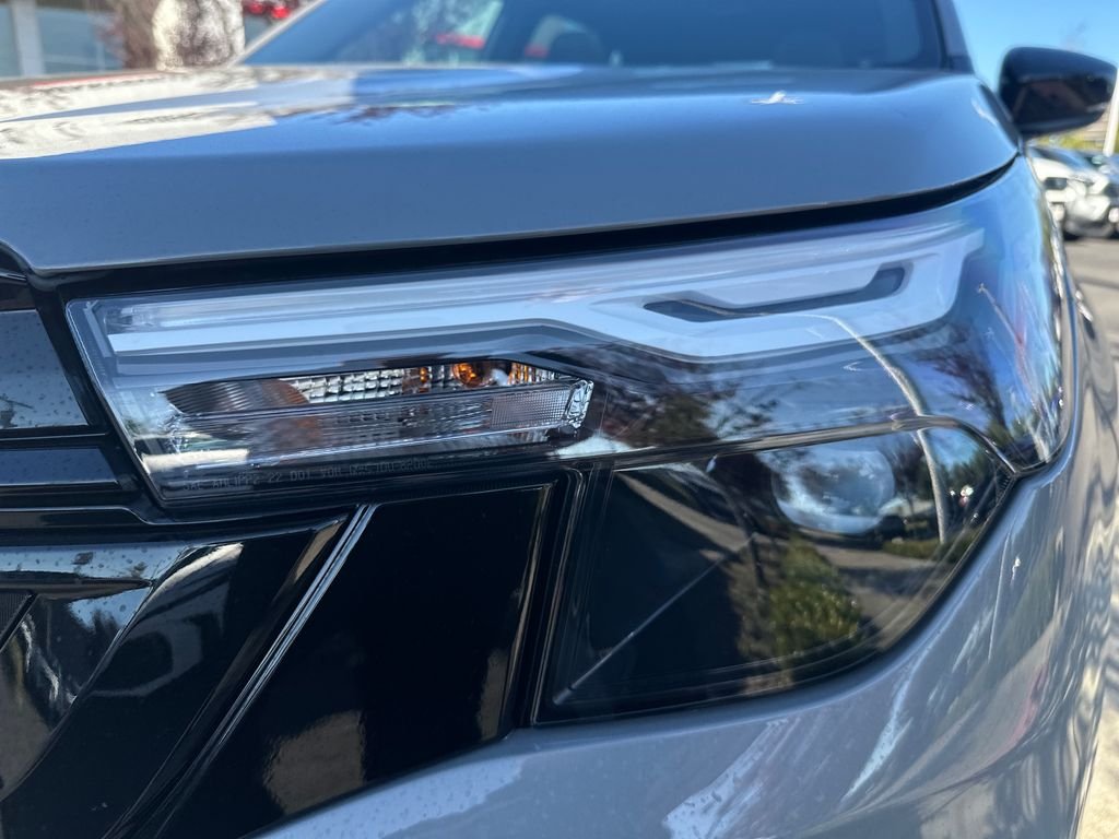 Used 2026 Pearl Subaru Sport Hybrid image 9