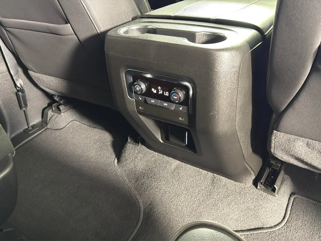 2025 Chevrolet Suburban RST - Photo 34